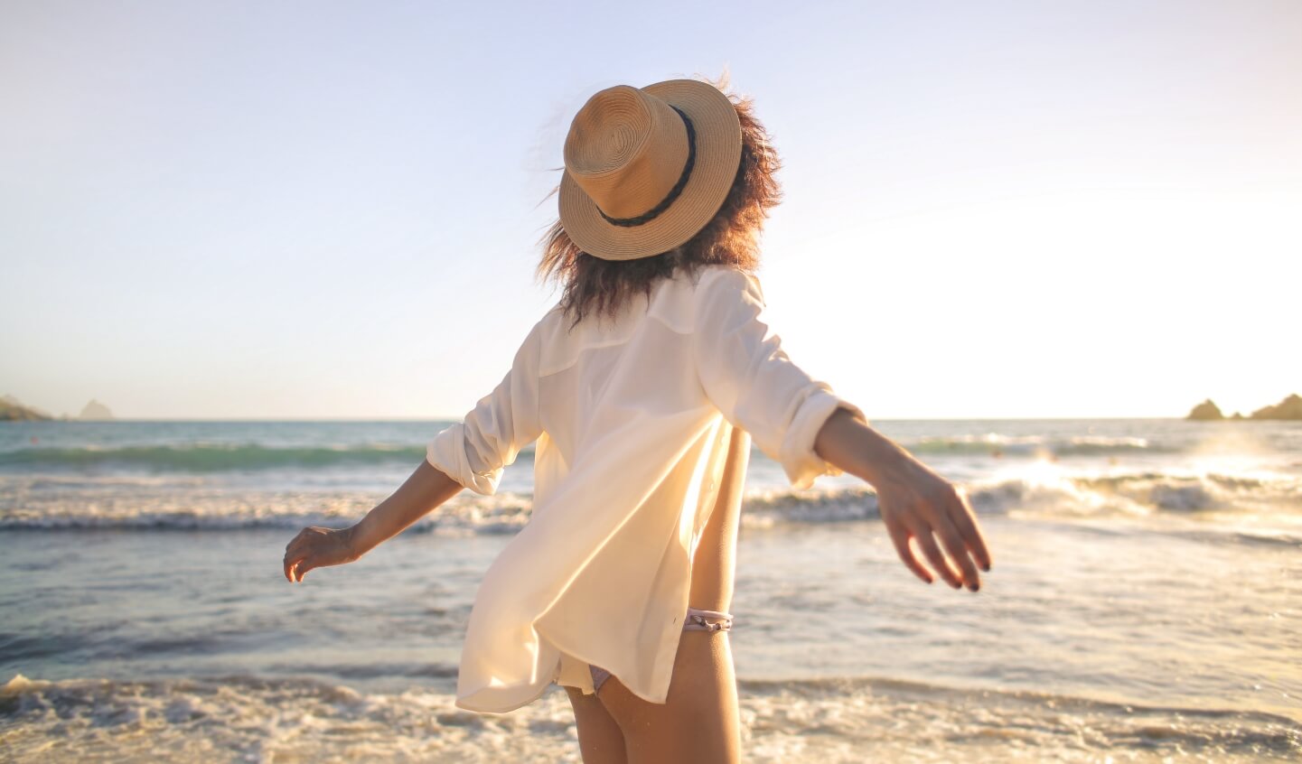 Jill Gulotta Nutrition client relaxes at the beach.